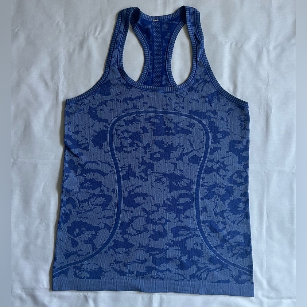 Lululemon. Size 8. Blue Patterned Tank Top.